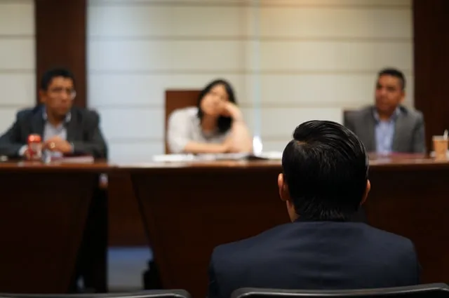 ¿Cuánto es la cantidad mínima de deuda para ir a juicio?